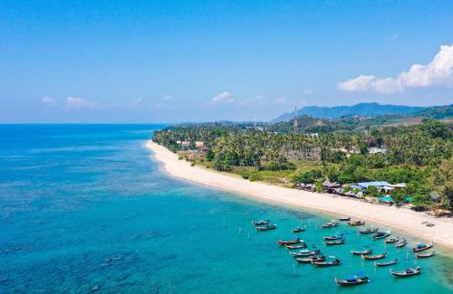 Ko Lanta Villa | Discover Manao Pool Villa: Steps from the Beach & Family-Friendly