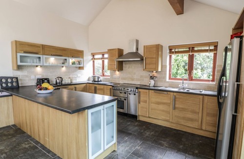 Aberdaron Cottage | Discover Manaros Cottage: Oceanfront Retreat with Breakfast