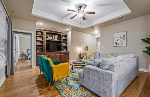 Tallahassee House | Elegant Manassas House: 4 BDR with Patio & Firepit