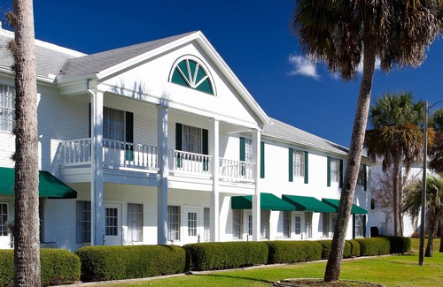 Crystal River House | Relaxing Getaway Near Three Sister Springs with Pool Access