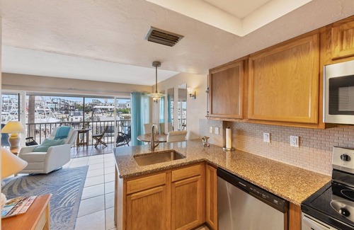 Englewood Condo | Unforgettable Stay at Manatee Harbor: Pool, Spa & Ferry Access