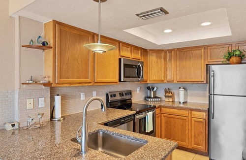 Englewood Condo | Unforgettable Stay at Manatee Harbor: Pool, Spa & Ferry Access
