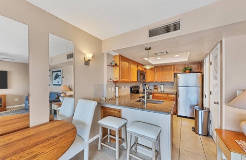 Englewood Condo | Unforgettable Stay at Manatee Harbor: Pool, Spa & Ferry Access