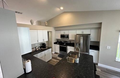 Berkeley Manor House | Guest Rated 10/10: Manatee Oasis Family Fun Pool Home