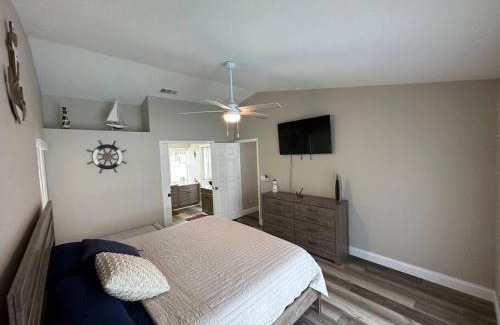 Berkeley Manor House | Guest Rated 10/10: Manatee Oasis Family Fun Pool Home