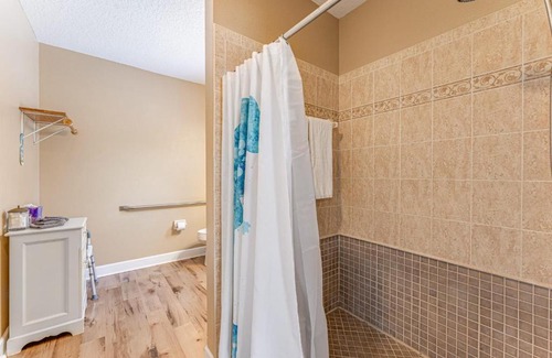 Chassahowitzka Bed & Breakfast | Ideal Manatee Room with Kitchen - Guest Rated 10/10!