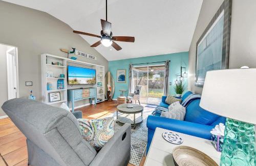 El Centro Beach House | Pet-Friendly Retreat at Manatee Summer House Awaits You