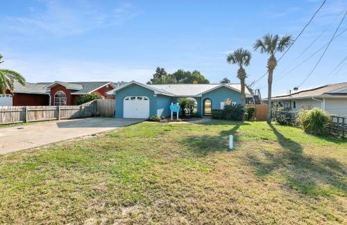 El Centro Beach House | Pet-Friendly Retreat at Manatee Summer House Awaits You