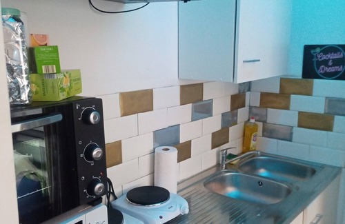 Besancon Apartment | Cozy Manatthan Studio: Family-Friendly & Accessible Stay