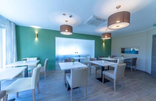 Liers Hotel | Top-Rated ManavaHotel: Pet-Friendly & Family Welcoming