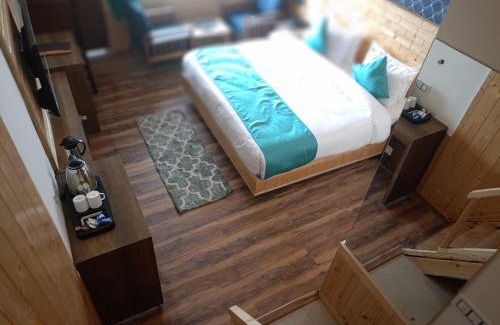 Shimla Hotel | Perfect Getaway at Manaw Valley Resort: Pool & Dining Options