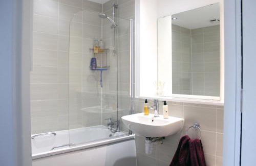 Droylsden House | Inviting Bridgewater House: Private Room Near Etihad Arena