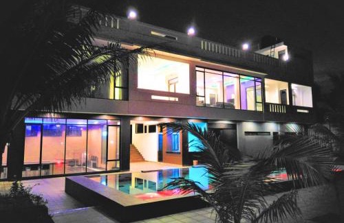 Tanjungjaya Villa | Relax at Mandabelle Villa: Family-Friendly Retreat with Pool