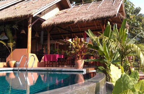 Nong Khiaw Resort | Experience Mandala Ou Resort with Oceanfront Amenities