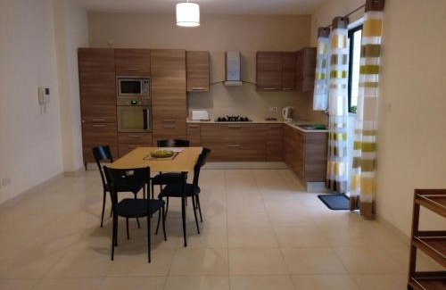Mellieha Apartment | Oceanfront Mandalay: Family-Friendly Retreat with Hot Tub