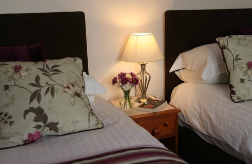 Helston Bed & Breakfast | Top-Rated Mandeley Guest House with Breakfast & Kitchen