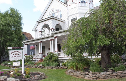 Towanda Bed & Breakfast | Welcoming Mandeville at Victorian Charm Inn for Families