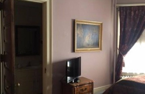 Towanda Bed & Breakfast | Welcoming Mandeville at Victorian Charm Inn for Families