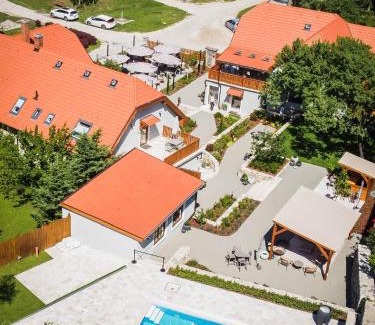 Koveskal House | Discover Mandilla: Oceanfront Escape with Pool & Dining