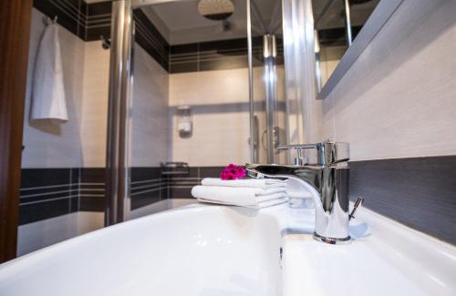 Pont-Saint-Martin Bed & Breakfast | Oceanfront Mandoué: Guest Rated 9.4, Family-Friendly Retreat