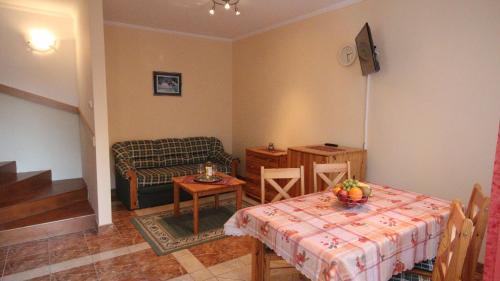Harkany Apartment | Relax at Mandula Wellness Apartmanház: Hot Tub & Family-Friendly