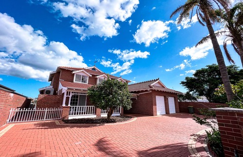 Halls Head House | Experience Mandurah Canal Front Living with Ocean Views