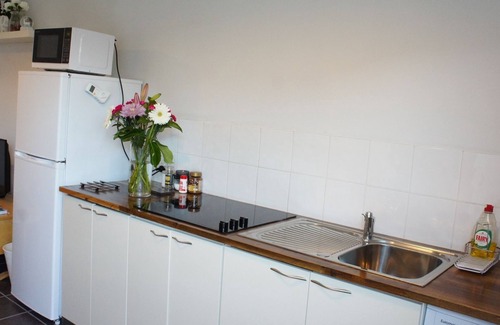 Greenfields House | Cozy Holiday Granny Flat in Mandurah with Kitchen Amenities