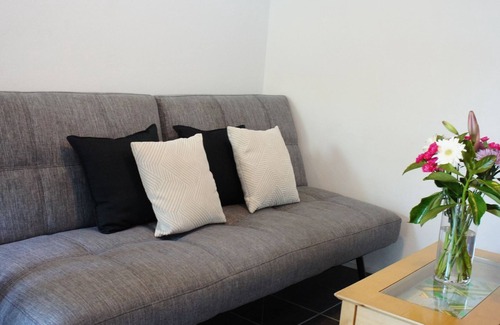 Greenfields House | Cozy Holiday Granny Flat in Mandurah with Kitchen Amenities