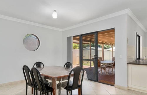Wannanup House | Relaxing Mandurah Estuary Breeze - Oceanfront Holiday Home