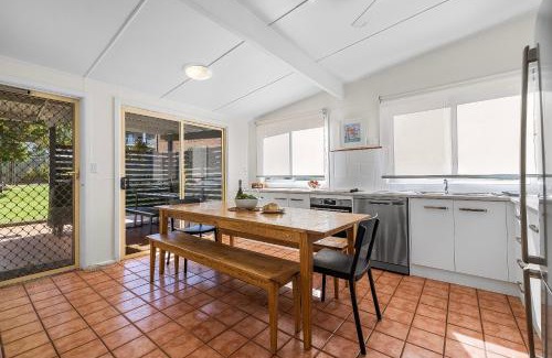 South West Rocks House | Pet-Friendly Mandys Cottage with Oceanfront Views