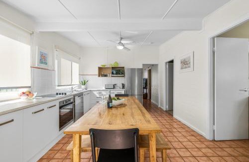 South West Rocks House | Pet-Friendly Mandys Cottage with Oceanfront Views