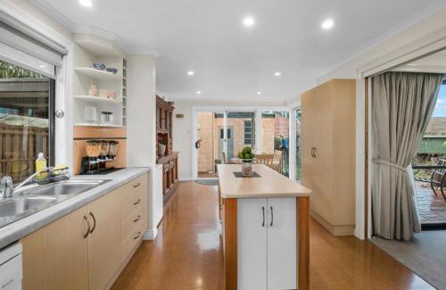 Launceston CBD Apartment | Discover Family-Friendly Comfort at Manee's On Elphin