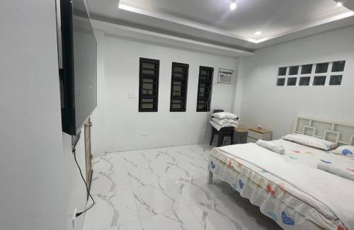 Donsol House | Budget-Friendly MaNelly Guest House with Restaurant & Breakfast