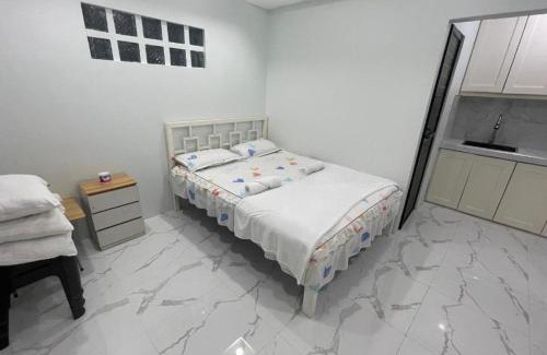 Donsol House | Budget-Friendly MaNelly Guest House with Restaurant & Breakfast