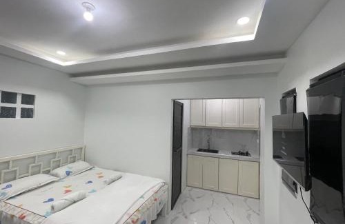 Donsol House | Budget-Friendly MaNelly Guest House with Restaurant & Breakfast