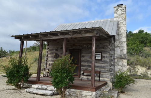 Doss Cabin | Romantic Maner Log Cabin with Kitchen & Breathtaking Views