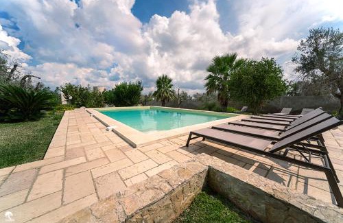 Manfio House | Discover Manfio's: Oceanfront Retreat with Top Amenities
