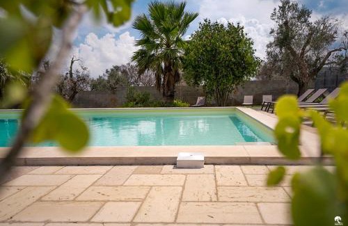 Manfio House | Discover Manfio's: Oceanfront Retreat with Top Amenities