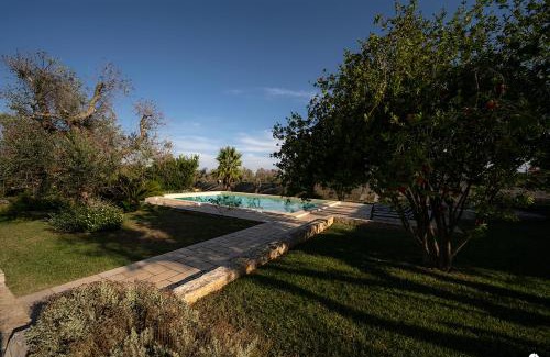 Manfio House | Discover Manfio's: Oceanfront Retreat with Top Amenities