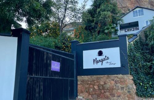 Kosmos Villa | Cozy Mangata Guest Cottage: Family-Friendly with Breakfast