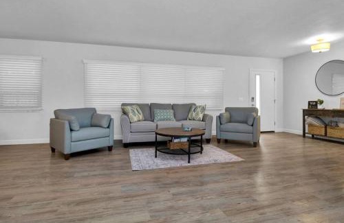 Bradenton House | Family-Friendly Mango Manor: Perfect for 10 with Pool