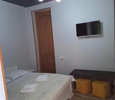 Kutaisi House | Top-Rated Mango's Guesthouse: Pet-Friendly & Family-Ready