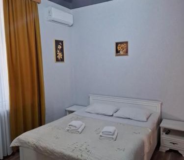 Kutaisi House | Top-Rated Mango's Guesthouse: Pet-Friendly & Family-Ready