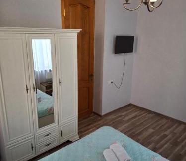 Kutaisi House | Top-Rated Mango's Guesthouse: Pet-Friendly & Family-Ready