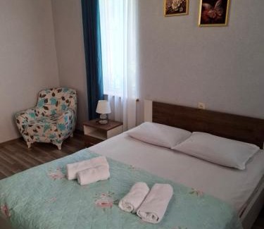 Kutaisi House | Top-Rated Mango's Guesthouse: Pet-Friendly & Family-Ready