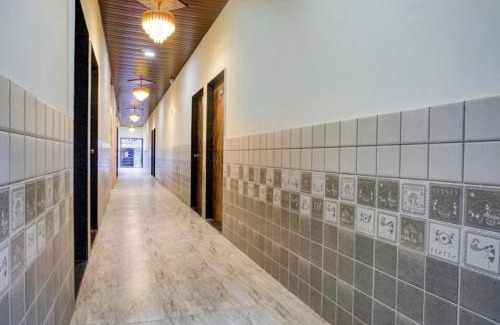 Pune Cabin | Budget-Friendly Mango Tree Lodging with Family Dining Options