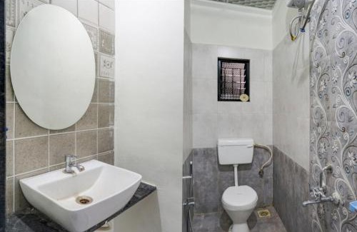 Pune Cabin | Budget-Friendly Mango Tree Lodging with Family Dining Options