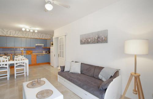 Lomo Quiebre Apartment | Stylish Mangueros Suite 18 in Puerto de Mogán