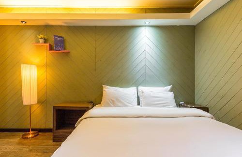 Cheongju Hotel | Convenient Manhattan Hotel with Hot Tub & Pet-Friendly Options
