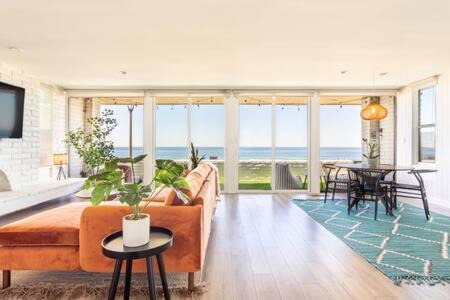 Sand Section House | Relax at The Strand: Oceanfront Retreat in Manhattan Beach